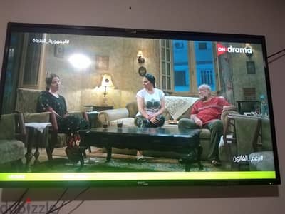 شاشه sky 55 عاديه بالكرتونه بحاله ممتازه ماشاء الله