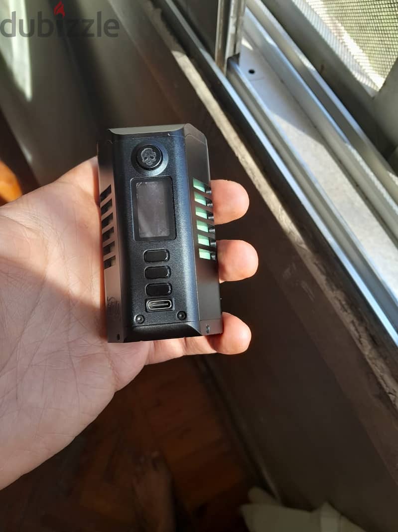 lost vape odin vape Like new with the box and 4 batteries and charger 8