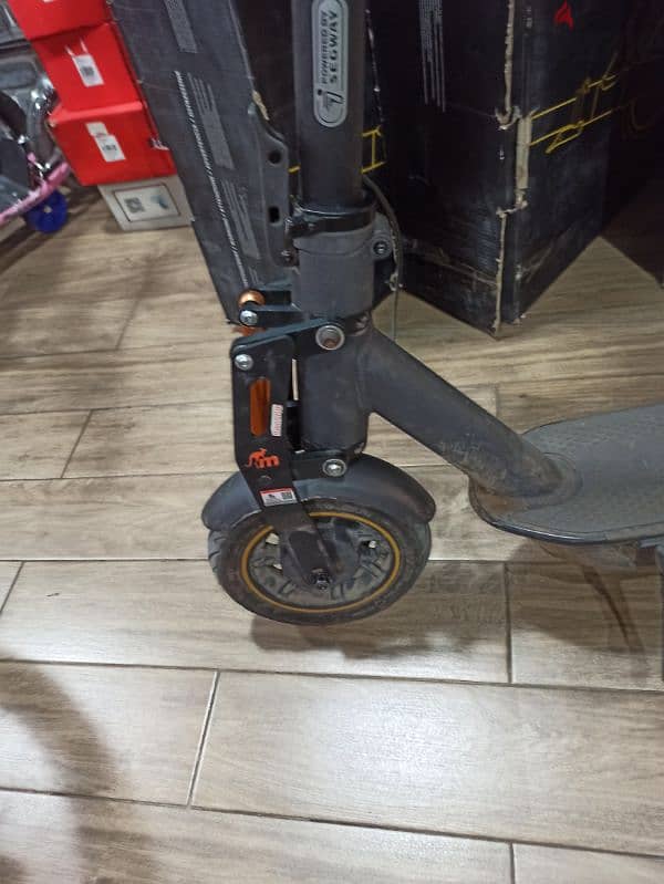 ninebot g30p with two monorim suspension 2