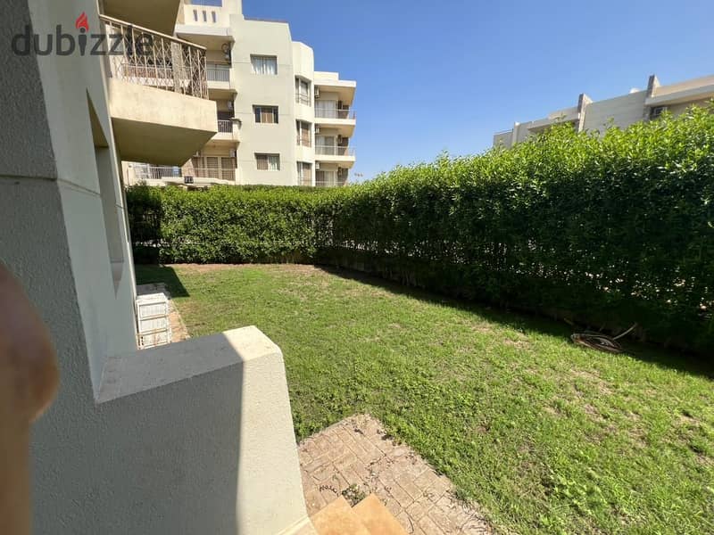 For rent, a ground floor apartment with a garden in The Address Compound, 202 m2, a 320 m2 garden, with a kitchen and ac, Sheikh Zayed 1