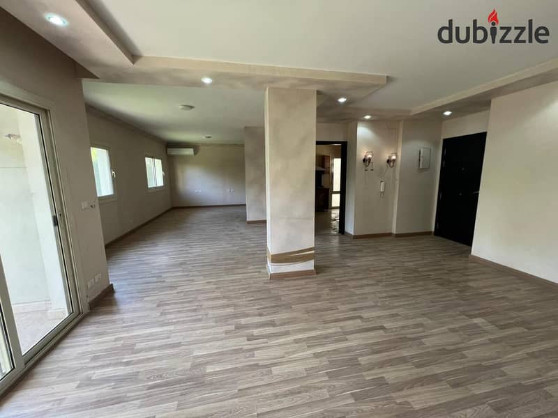 For rent, a ground floor apartment with a garden in The Address Compound, 202 m2, a 320 m2 garden, with a kitchen and ac, Sheikh Zayed 5