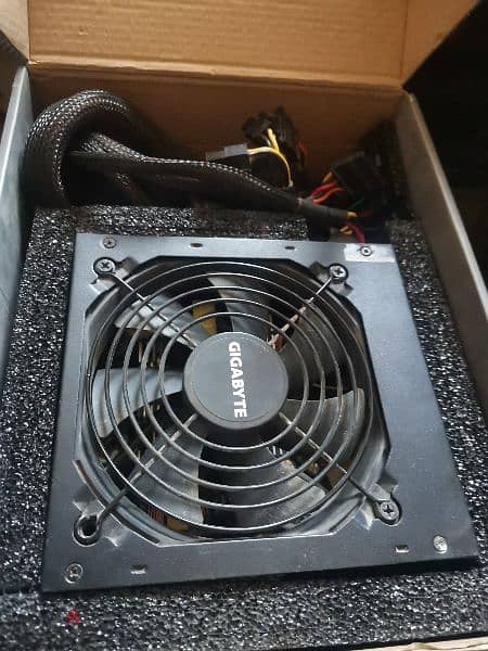 power supply 400W 80+ gigabyte 4