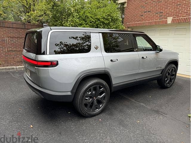 2025 Rivian R1S Adventure Dual-Motor Standard Pack 2