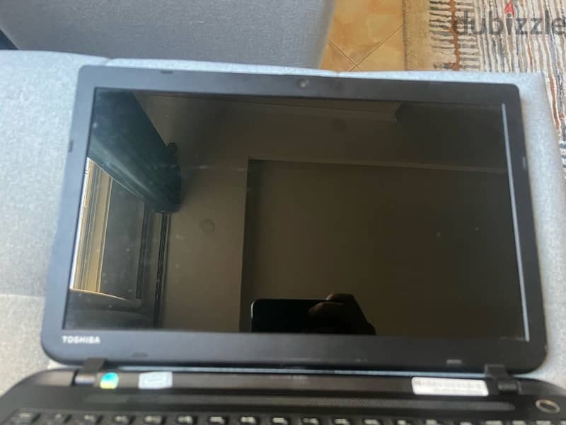 Toshiba satalite  Cpu amd e1  Ram 4  Hdd 500 2