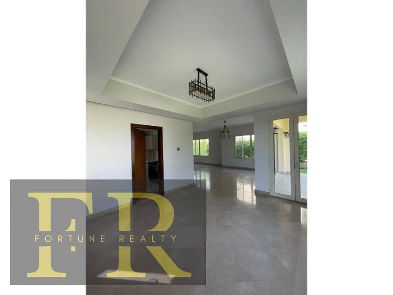 Ultra super luxe finishing Standalone villa 300 m for rent in Uptown Cairo 6