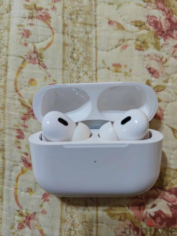 للبيع Air Pods كوبى بحالة ممتازة 0