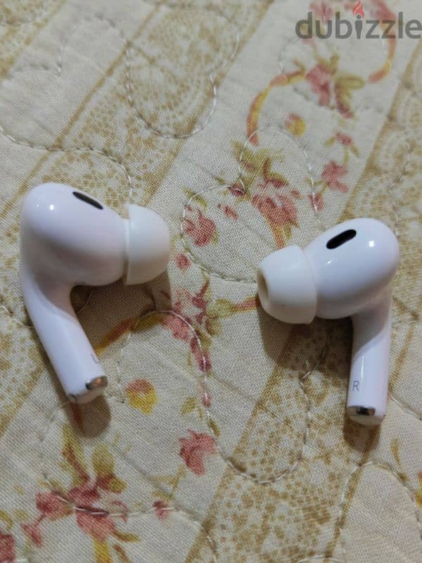 للبيع Air Pods كوبى بحالة ممتازة 3