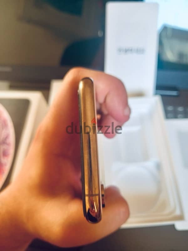 iPhone xs Gold 64g - xs ايفون 5