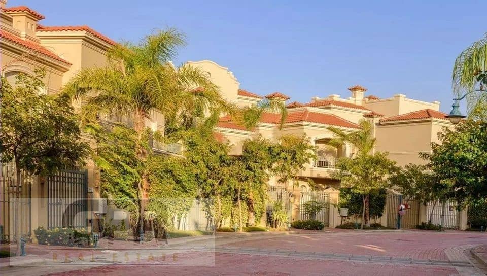 فيلا بـ احلى لوكيشن قرب التسعين و AUC للبيع فى كمبوند تلال ايست التجمع الخامس Villa for sale in Telal East compound New Cairo 9