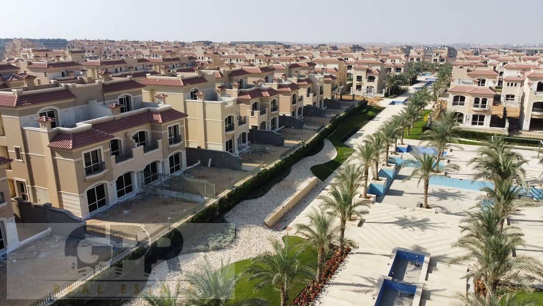 فيلا بـ احلى لوكيشن قرب التسعين و AUC للبيع فى كمبوند تلال ايست التجمع الخامس Villa for sale in Telal East compound New Cairo 11