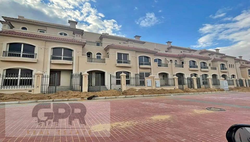 فيلا بـ احلى لوكيشن قرب التسعين و AUC للبيع فى كمبوند تلال ايست التجمع الخامس Villa for sale in Telal East compound New Cairo 12