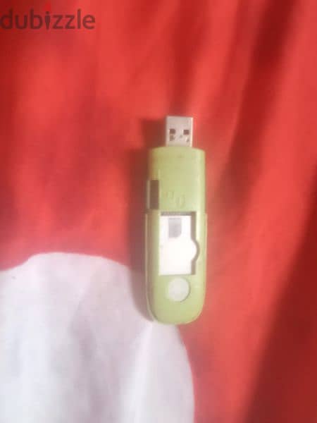 فلاشه نت usb مستعملين واحده بغطاء والتانين بدون غطاء 4