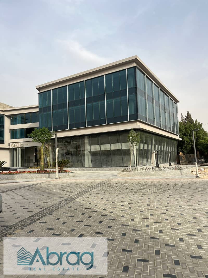 For sale, an 88 sqm clinic, finished, with air conditioners, The Trine Mall, Iwan Sheikh Zayed, next to Atrio 0