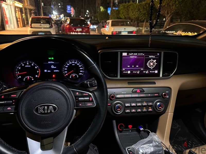 Kia Sportage 2022 black edition 21000 k 8