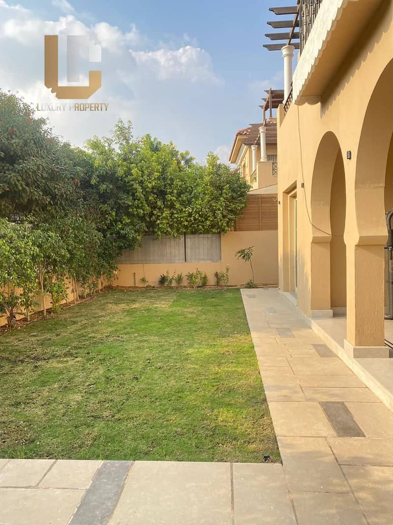 Fully Finsihed Super Luxurious Villa For Sale Ready to Move Prime Location Hyde Park New Cairo 12