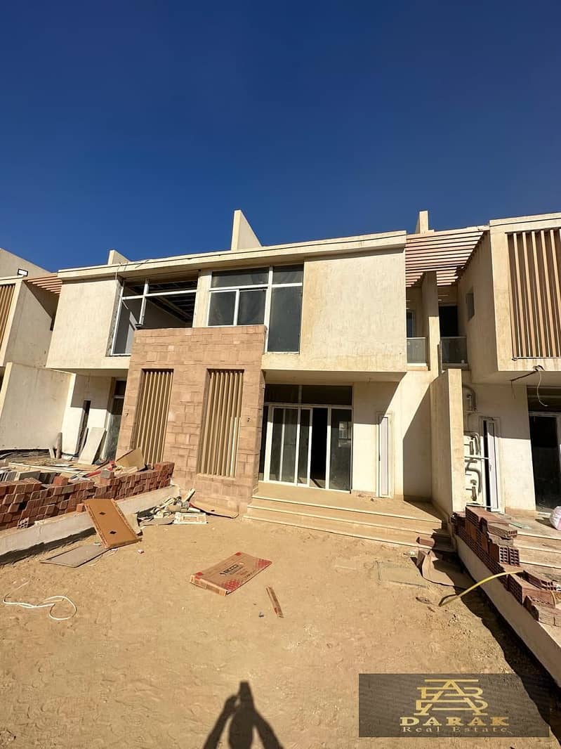 Villa for sale in Mountain View, Fifth Settlement, Town House, ready for immediate handover. The best interior layout with 3 master bedrooms. 6