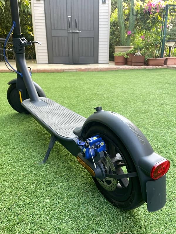 Xiaomi Mi Electric Scooter 3 For Sale 2