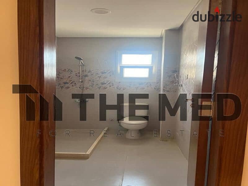 Fully finished apartment, third floor, elevator available, ready to move. Apartment 270m for sale in First Tourist, October, steps from El-Nadi Club 3