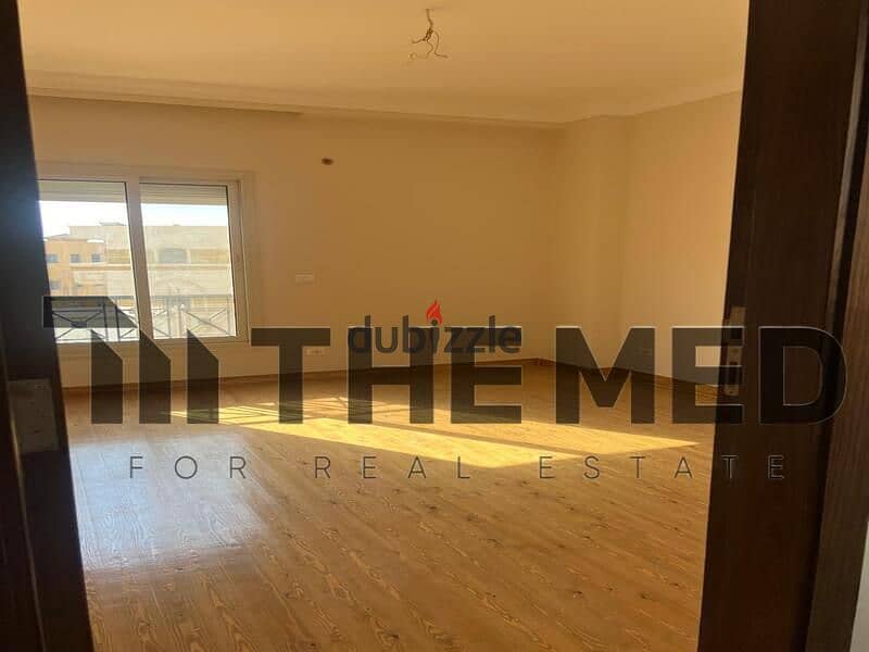 Fully finished apartment, third floor, elevator available, ready to move. Apartment 270m for sale in First Tourist, October, steps from El-Nadi Club 5