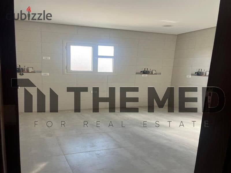 Fully finished apartment, third floor, elevator available, ready to move. Apartment 270m for sale in First Tourist, October, steps from El-Nadi Club 6