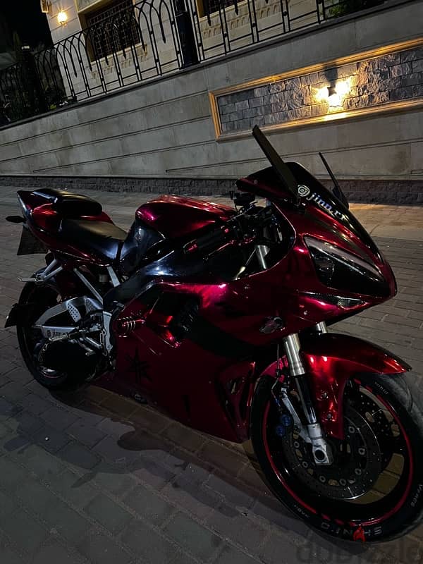 YAMAHA R1 0