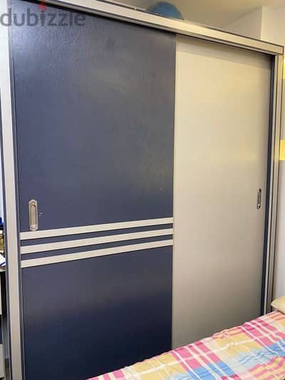 دولاب غرفة نوم و تسريحة كالجديد تماما 180× 64 سم cupboard as new