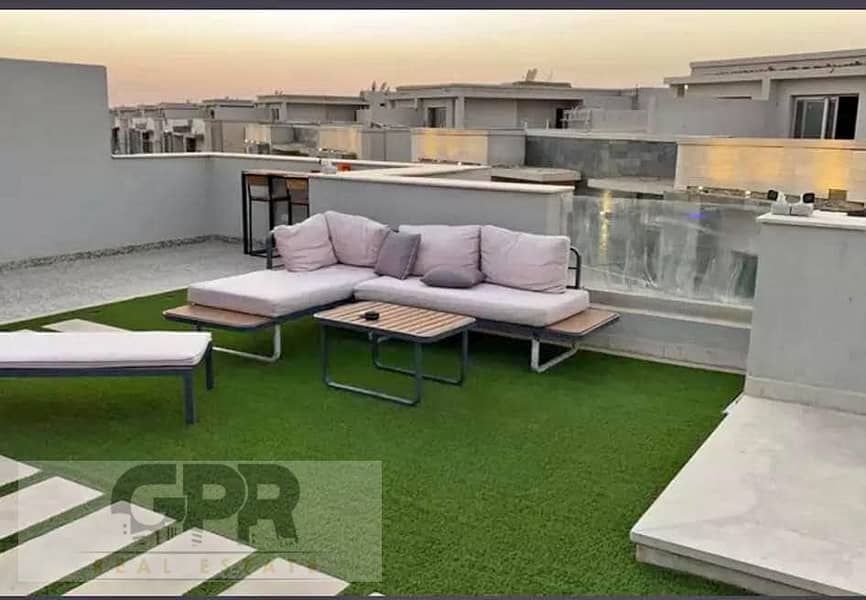 Selling in hassan allam Penthouse Apartment 251sqm with villas views in Conctructed Compound 8