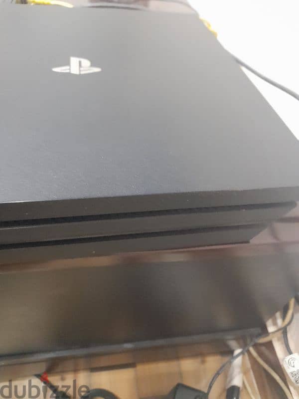 play station 4 pro 2