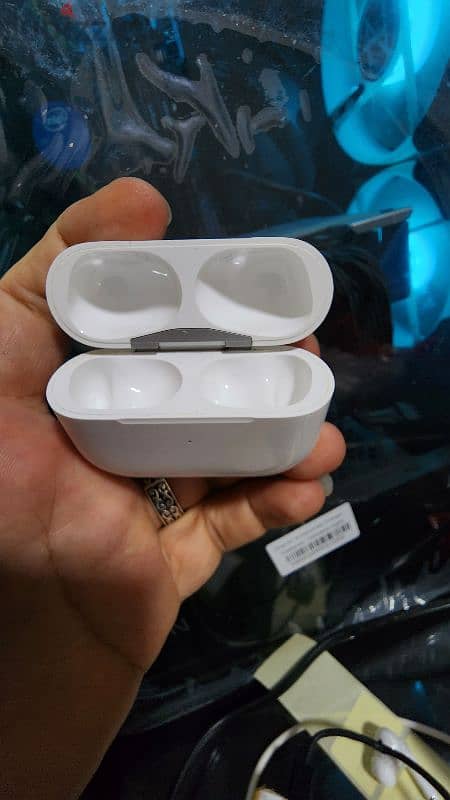 charging case Airpods pro 2 بدون خدش كيس الشحن بدون سماعات الاصلي أبل 2