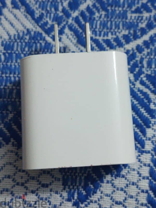 20 W Apple power adapter type-C 1