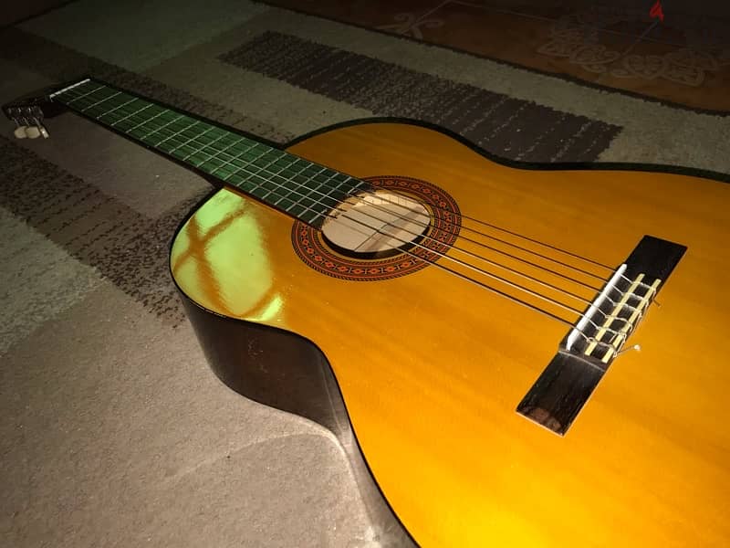 Yamaha C40 Guitar 3