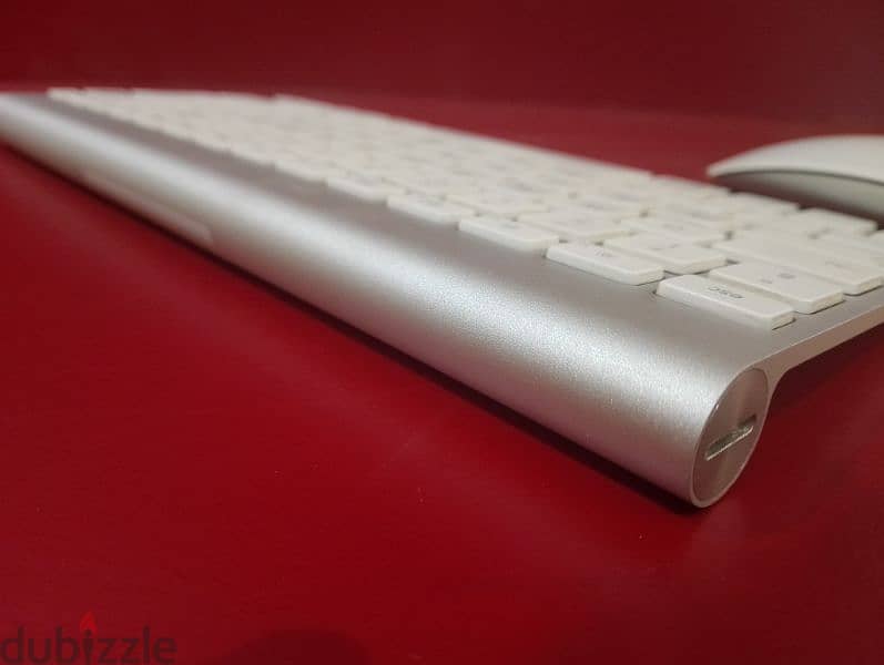 Apple mouse and keyboard wirles like new 6