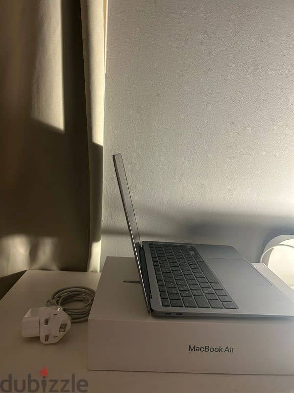 Macbook Air, M1, 2020, 13.3-inch 1