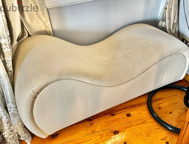 chaise lounge for bed room 1