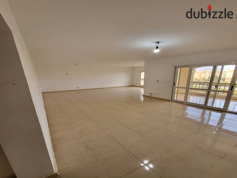 In Madinaty, an apartment for rent, 208 sqm, with an open view, will not be repeated, in front of the Food Court, the Club, and the Exhibition Market, 1