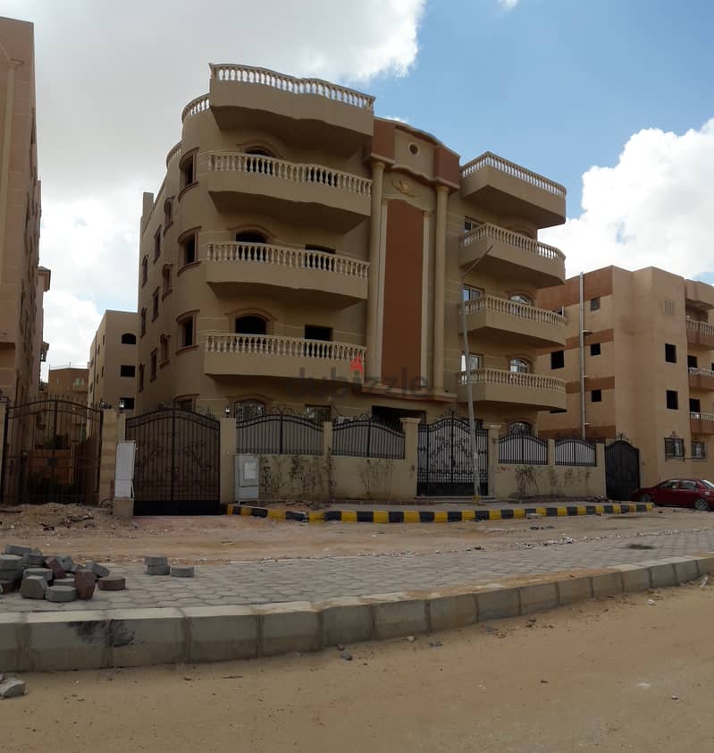 شقة للبيع حديقة&فرش بموقع مميز Fully furnished apartment with garden 0