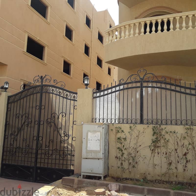 شقة للبيع حديقة&فرش بموقع مميز Fully furnished apartment with garden 4