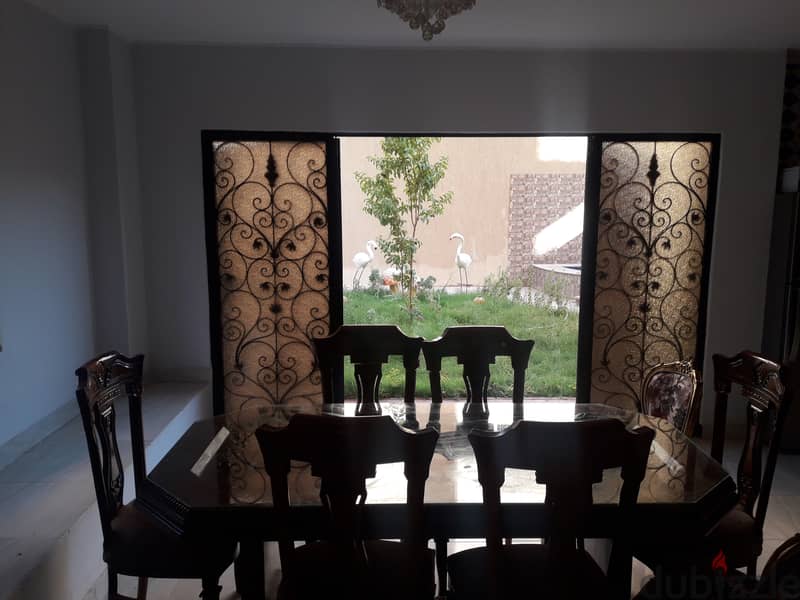 شقة للبيع حديقة&فرش بموقع مميز Fully furnished apartment with garden 5