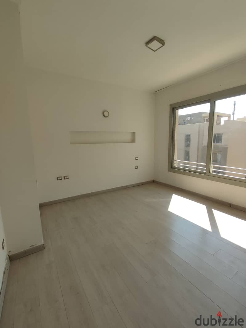 بنتهاوس نص مفروش 211م ايجار كمبوند فيلدج جيت بالم هيلزpenthouse rent village gate 5