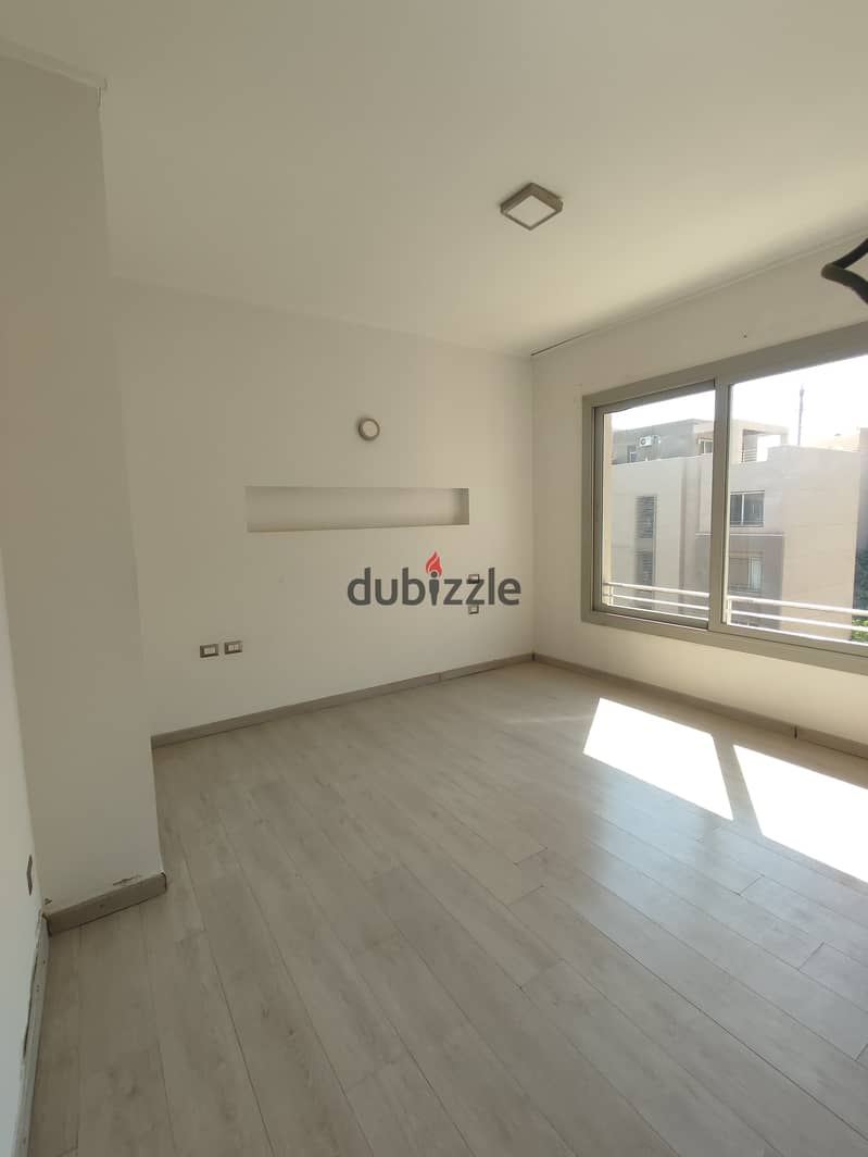 بنتهاوس نص مفروش 211م ايجار كمبوند فيلدج جيت بالم هيلزpenthouse rent village gate 1