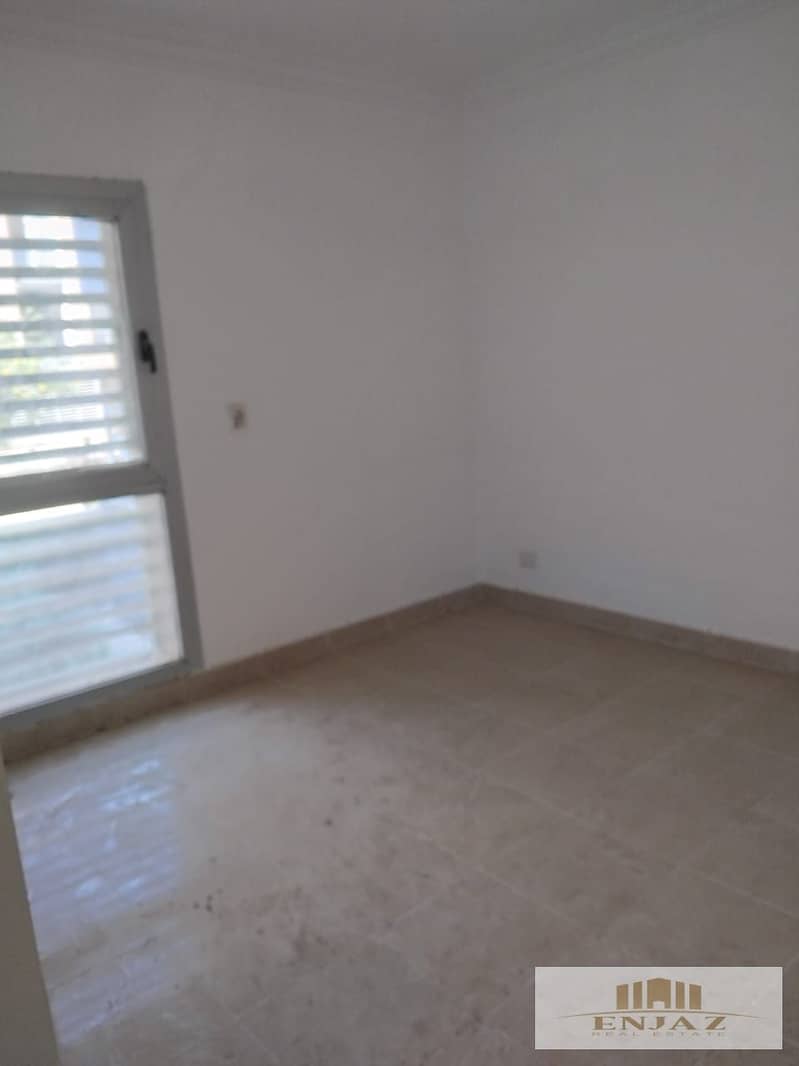 B8, Group 83, wide garden view, first resident, master room, ground floor no garden, area (148 sq) 16