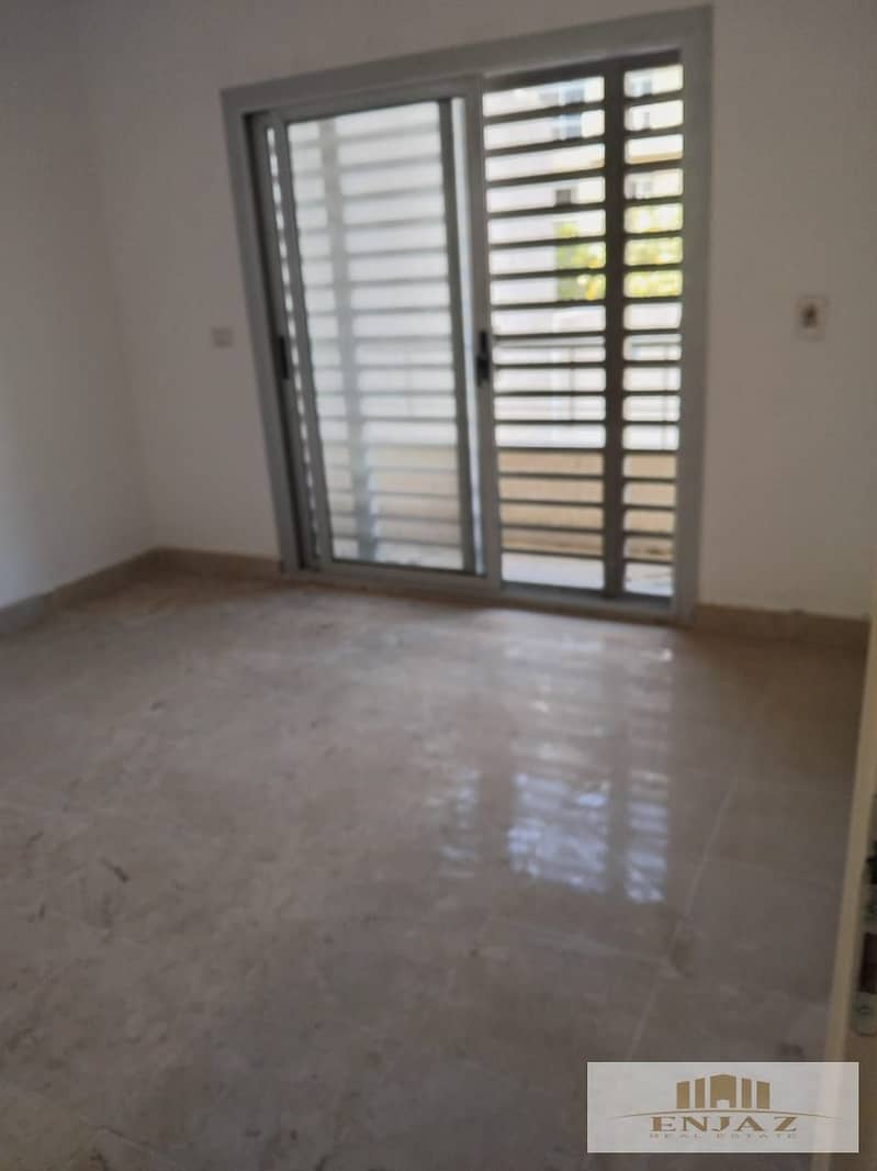 B8, Group 83, wide garden view, first resident, master room, ground floor no garden, area (148 sq) 23