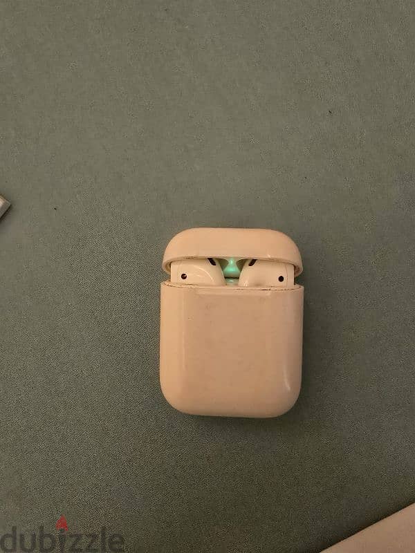 airpods 1 good condition with original box ايبودز ١ 1