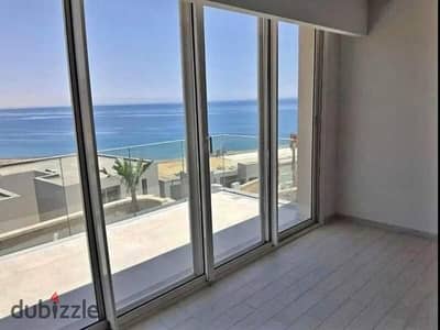 First row beach villa, finished, with kitchen + air conditioners, at a snapshot price فيلا صف اول بحر متشطبه بالمطبخ + تكيفات بسعر لقطه