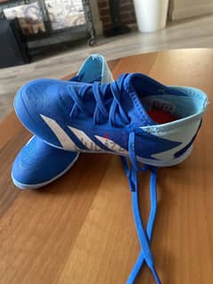 Football shoes size 30 - جزمة كرة قدم