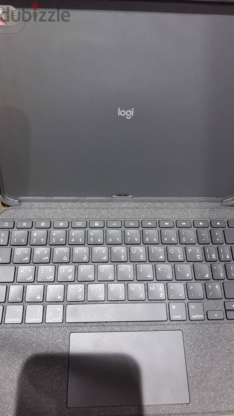 Logitech magic keyboard with trackpad 3