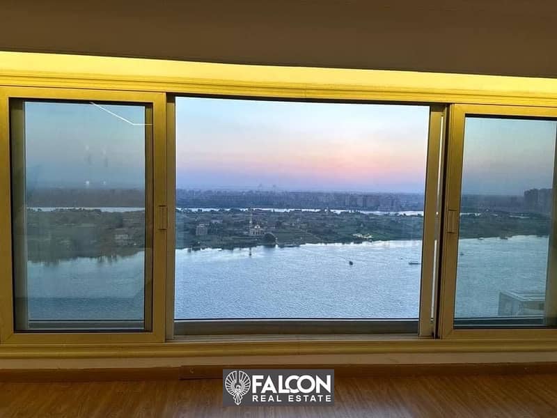 A luxury hotel apartment for sale with the most beautiful view in Egypt, directly on the Nile, RTM with furnishings and the latest appliances 4