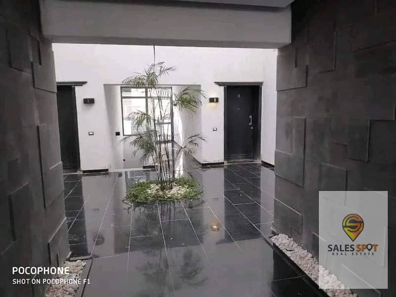 شقة 156 مـتـر دور متكرر بفيو garden بالتقسيط في كمبوند تاج سيتي Taj City امام مطار القاهرة 3