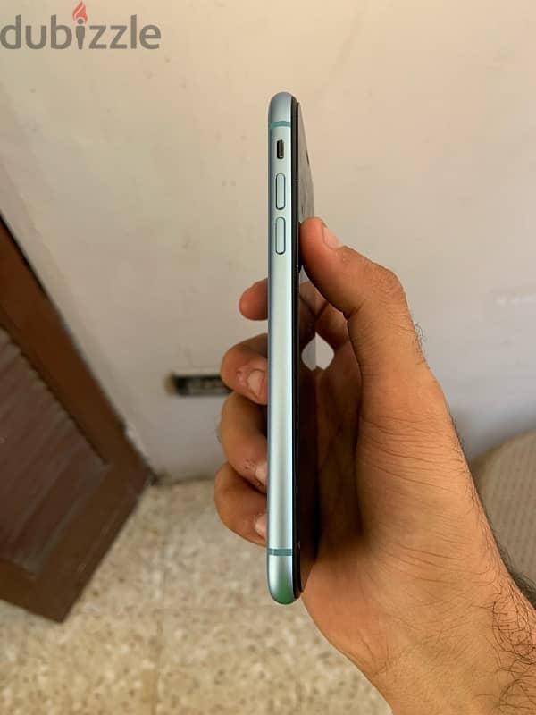 iPhone XR 256 b80% مش معه حاجه مغير زرار الصامت و كاميرا اصليه خلع من 3