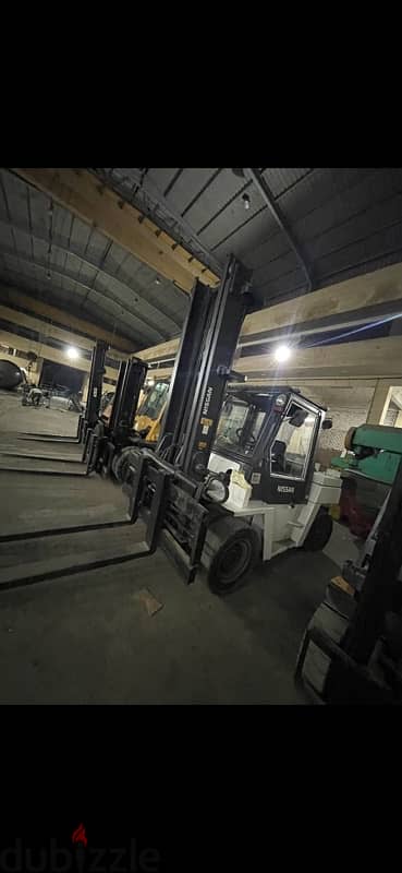 Forklift nissan 7 ton كلارك نيسان ٧ طن بحاله ممتازه 1